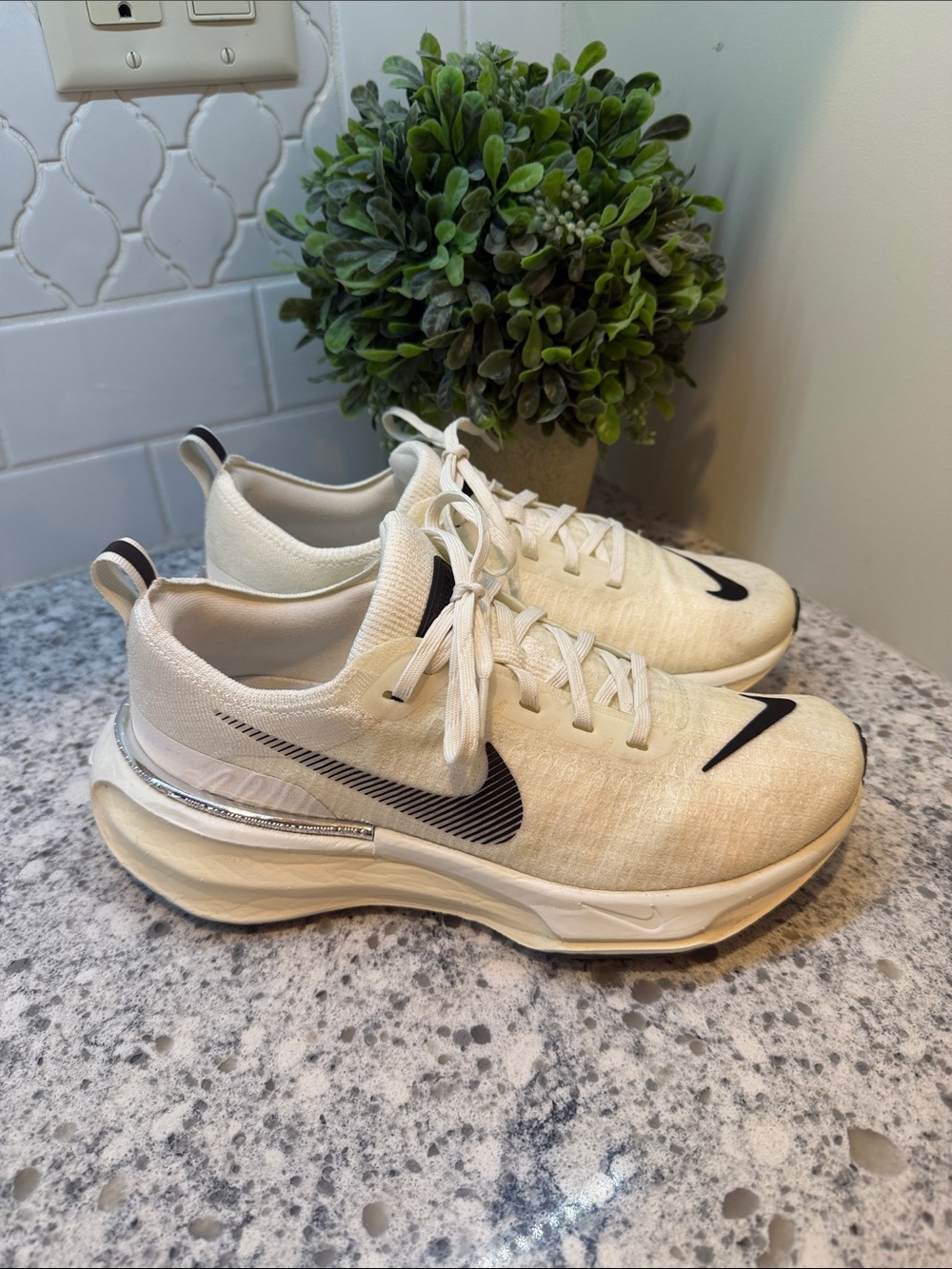 Nike ZoomX Invincible Run Flyknit 3 Summit White DR2660-102 Women's Size 9